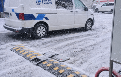wEATHER RESISTANT uvss